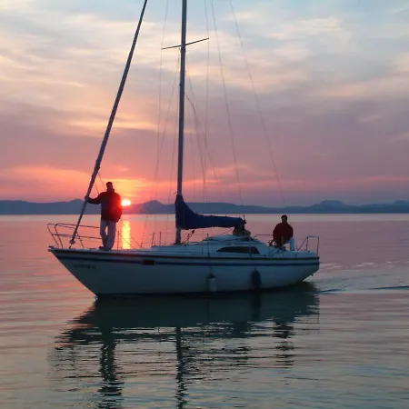 Botel Dock 3*
